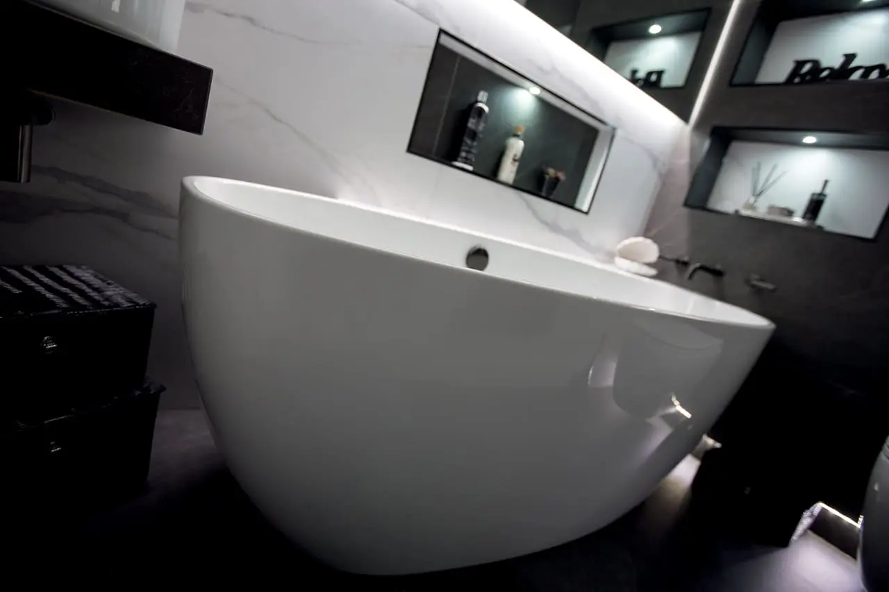 Leonide interiors Free-standing bath